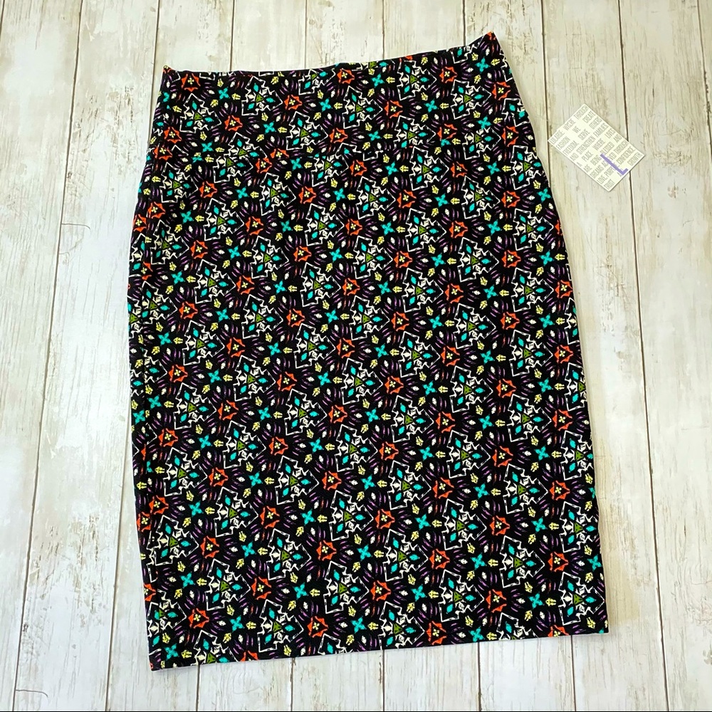 SALE NWT LULAROE CASSIE PENCIL SKIRT